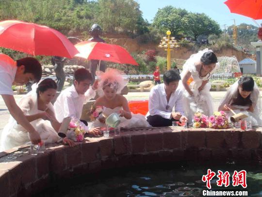 29對(duì)新人情定墨江祈福生雙胞
