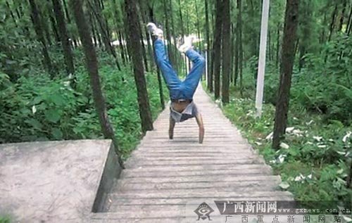 男子雙手倒立能走能跑 欲申報吉尼斯紀錄(圖)