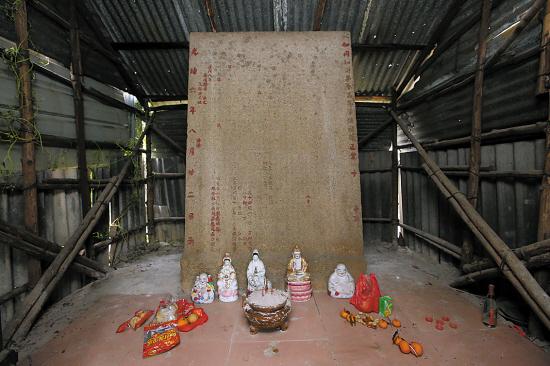 南沙發(fā)現(xiàn)136年前石刻政府公告 見(jiàn)證兩國(guó)策沖突