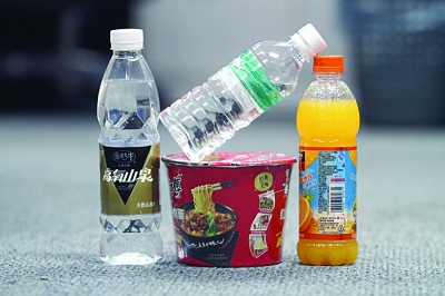 塑料包裝給我們的生活帶來了便利。 宋嶠