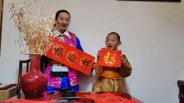 除夕夜，迪慶人民歡歡喜喜過(guò)大年