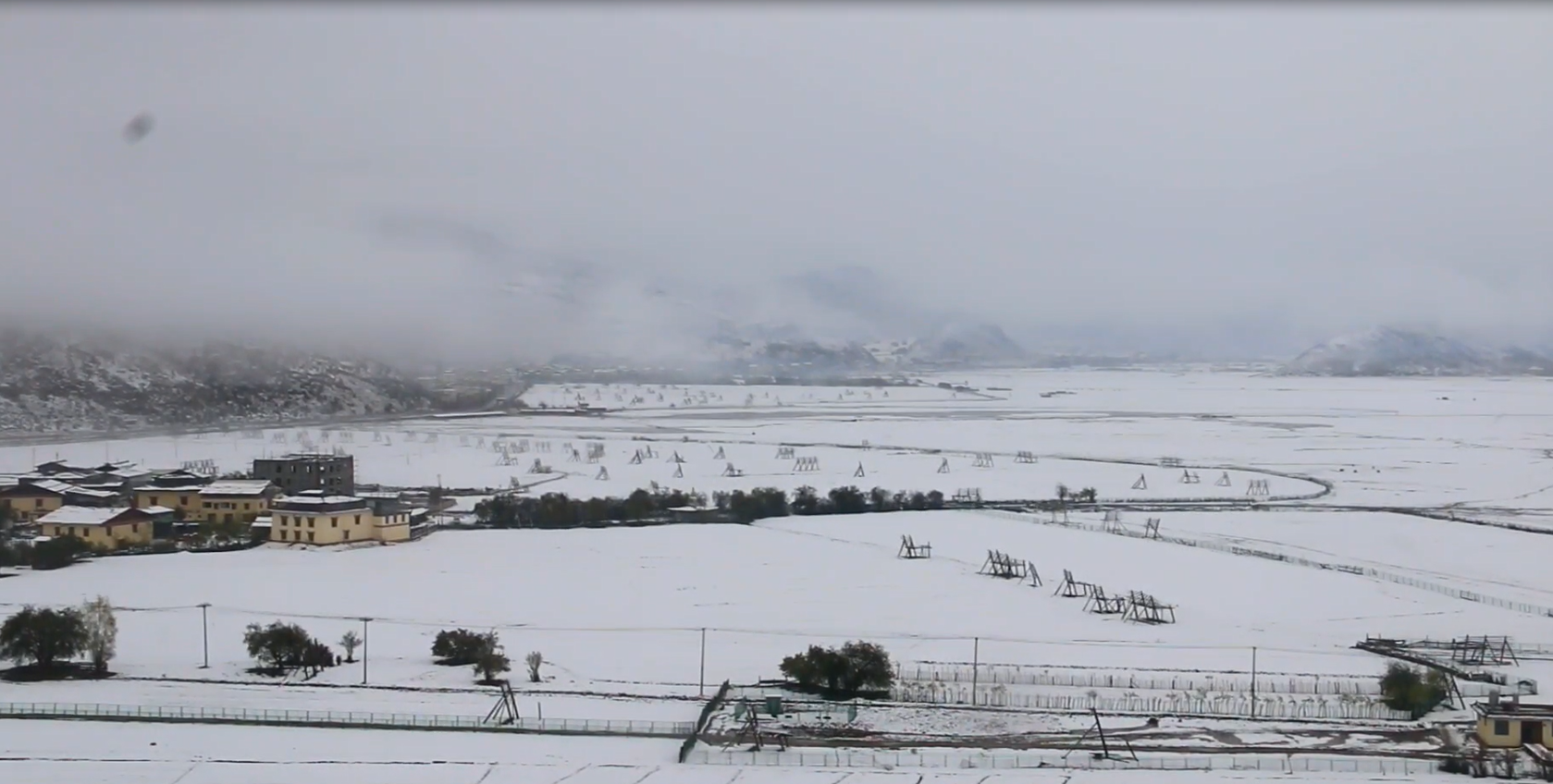 延時(shí)攝影：香格里拉“夏”雪啦