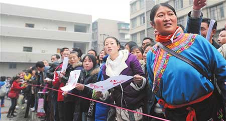 汶川1100名異地復讀師生返鄉(xiāng)過年(組圖)