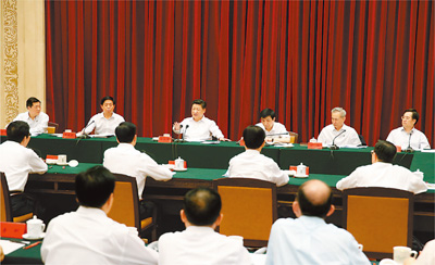 7月17日，中共中央總書記、國家主席、中央軍委主席習(xí)近平在長春召開部分省區(qū)黨委主要負(fù)責(zé)同志座談會，聽取對振興東北地區(qū)等老工業(yè)基地和“十三五”時期經(jīng)濟(jì)社會發(fā)展的意見和建議并發(fā)表重要講話。新華社記者 姚大偉攝