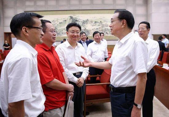 2015年7月10日，李克強(qiáng)總理主持召開座談會
