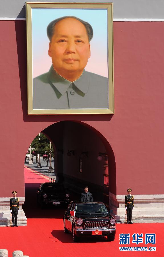 （XHDW·九三閱兵）習(xí)近平檢閱受閱部隊(duì)