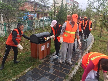 香格里拉公路分局撿垃圾