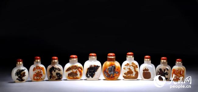 李克生作品：嶺南薈萃“水上漂”鼻煙壺十件套。資料圖片