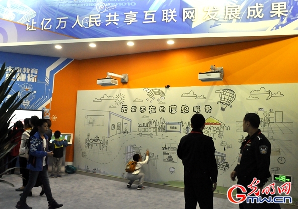 【砥礪奮進(jìn)的五年?大型成就展】短視頻丨冰箱下單手機辦公 體驗“云端”上的智慧生活