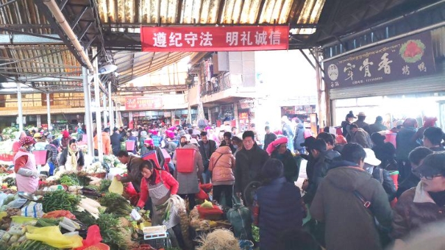 建塘供銷社集貿(mào)市場(chǎng) 貨源充足 方便群眾