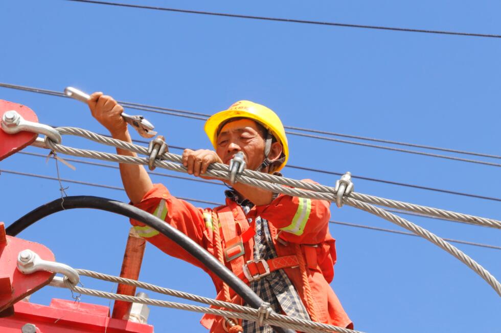 香麗高速建設者國慶堅守工地搶工期   金沙江特大橋完成下部結構施工