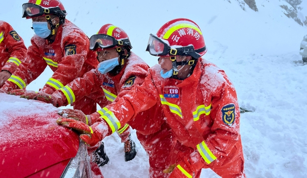 游客又雙叒叕被困白馬雪山！