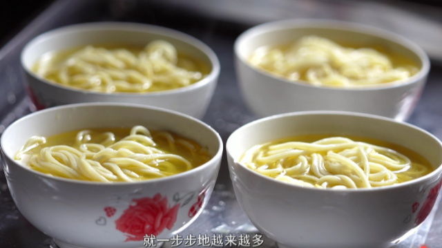 在維西這家灰水面里嘗出了幸福的味道！