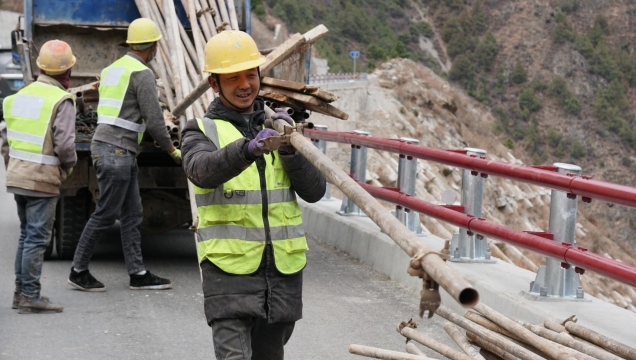 德貢公路提升完善工程建設(shè)（德欽斷）進(jìn)入收尾階段