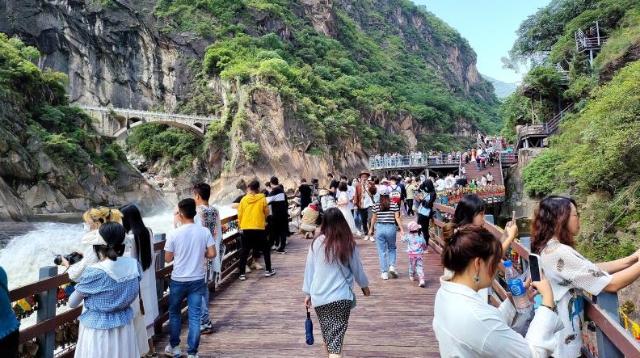 “五一”過(guò)后迪慶旅游熱度不減