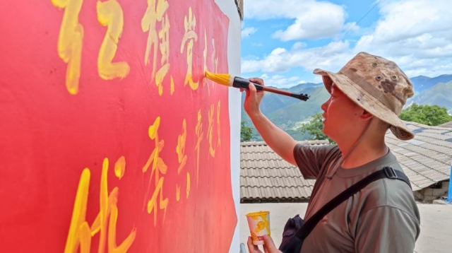 云南技師學(xué)院（云南工貿(mào)職業(yè)技術(shù)學(xué)院）赴維西縣保和鎮(zhèn)高泉村、拉日村開展“三下鄉(xiāng)”社會實(shí)踐活動
