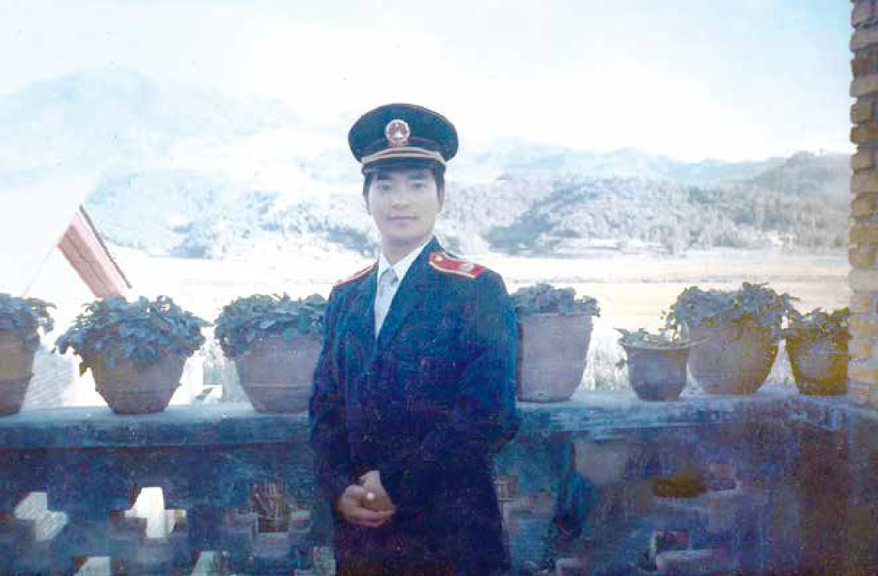 初入法院時的鮑衛(wèi)忠.png