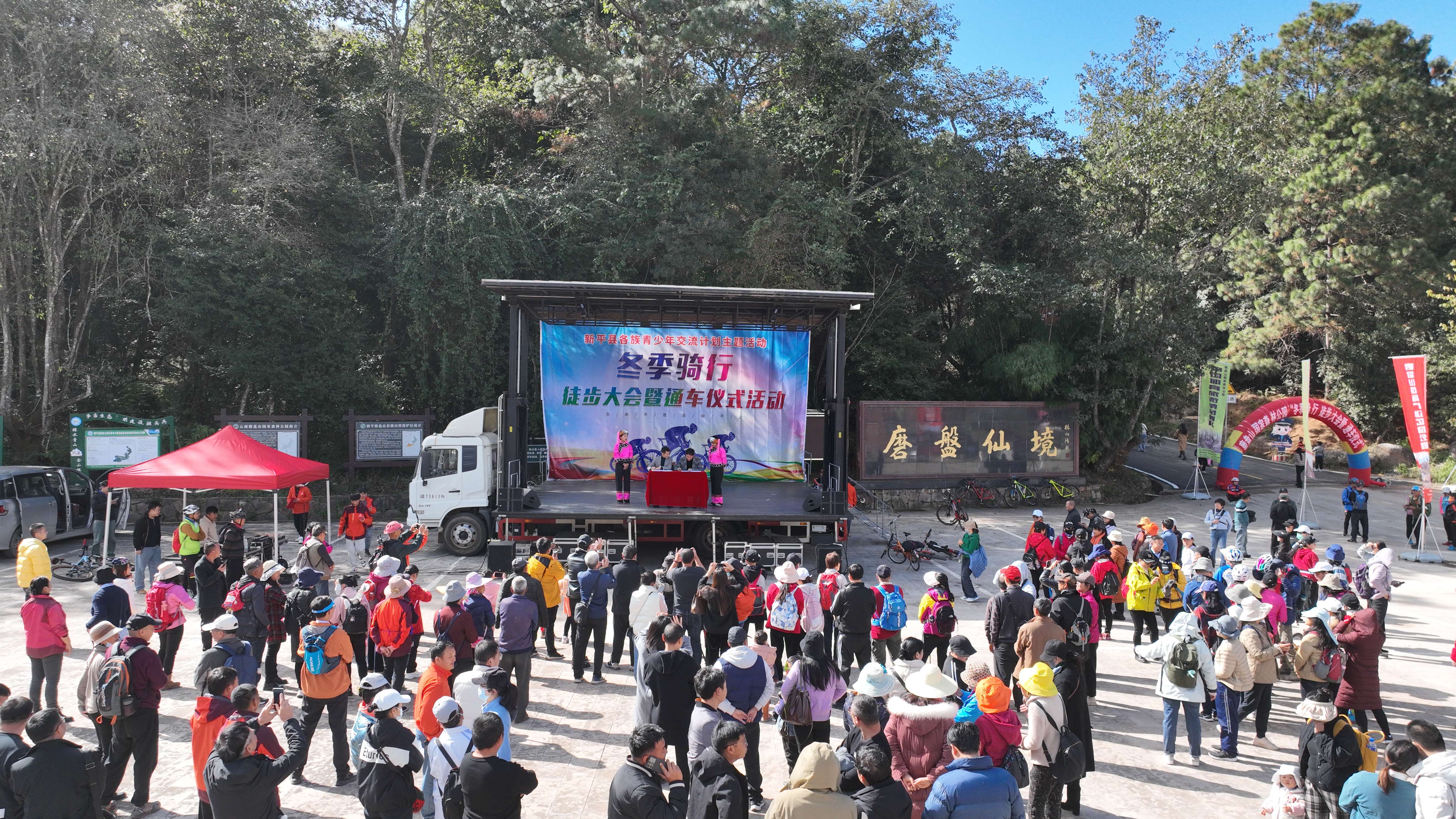 通車(chē)儀式簽約現(xiàn)場(chǎng).JPG