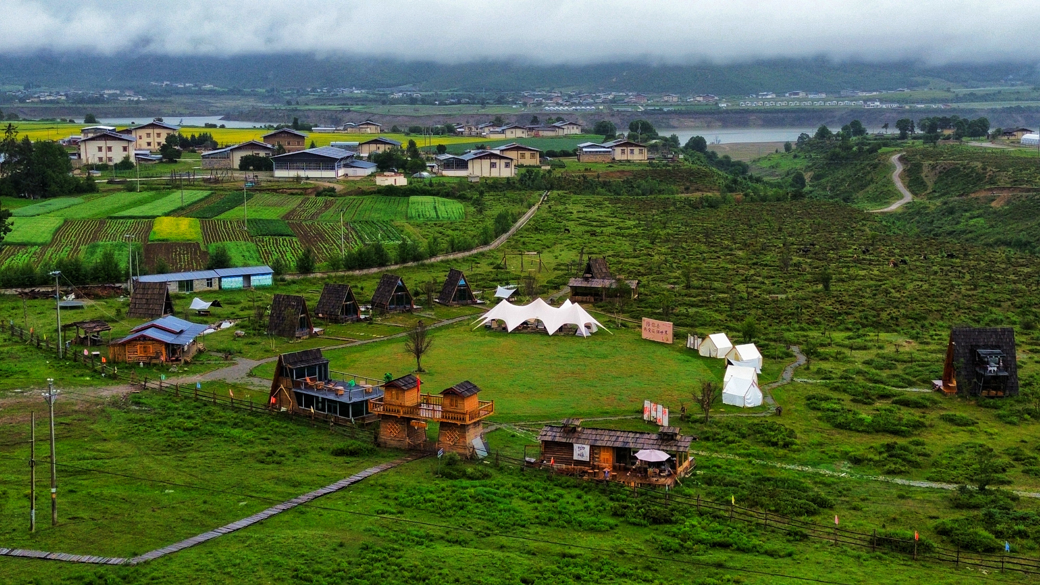 共圓鄉(xiāng)村旅游致富夢——小中甸鎮(zhèn)聯(lián)合村致富帶頭人次仁汪丹和江參創(chuàng)業(yè)記