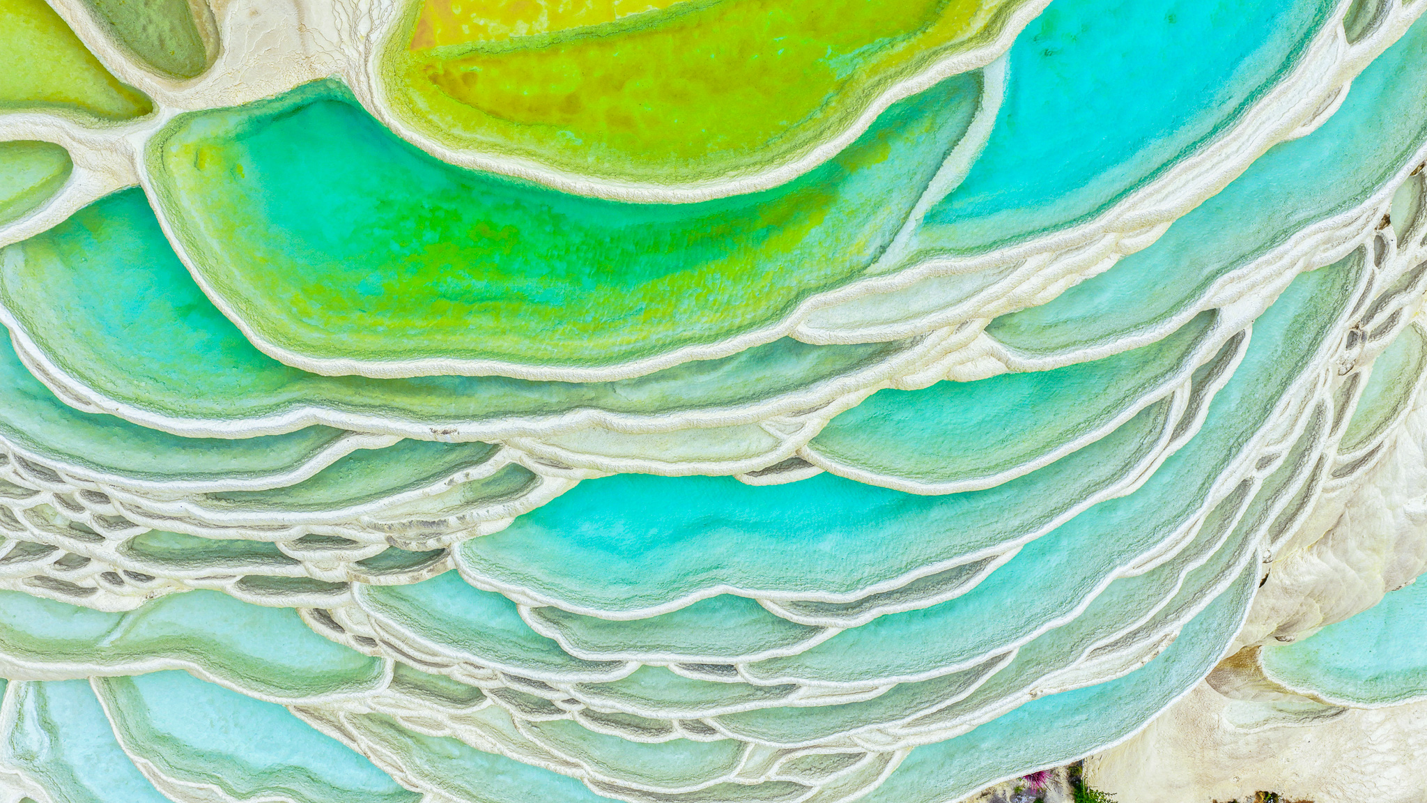 果凍色的湖水你見過嗎？香格里拉白水臺美得好夢幻