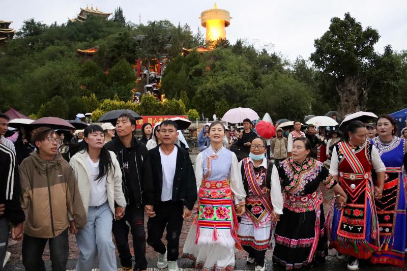 我州舉辦“火把節(jié)”暨 “彩云之南等你來(lái)”夜間文化惠民實(shí)踐活動(dòng)