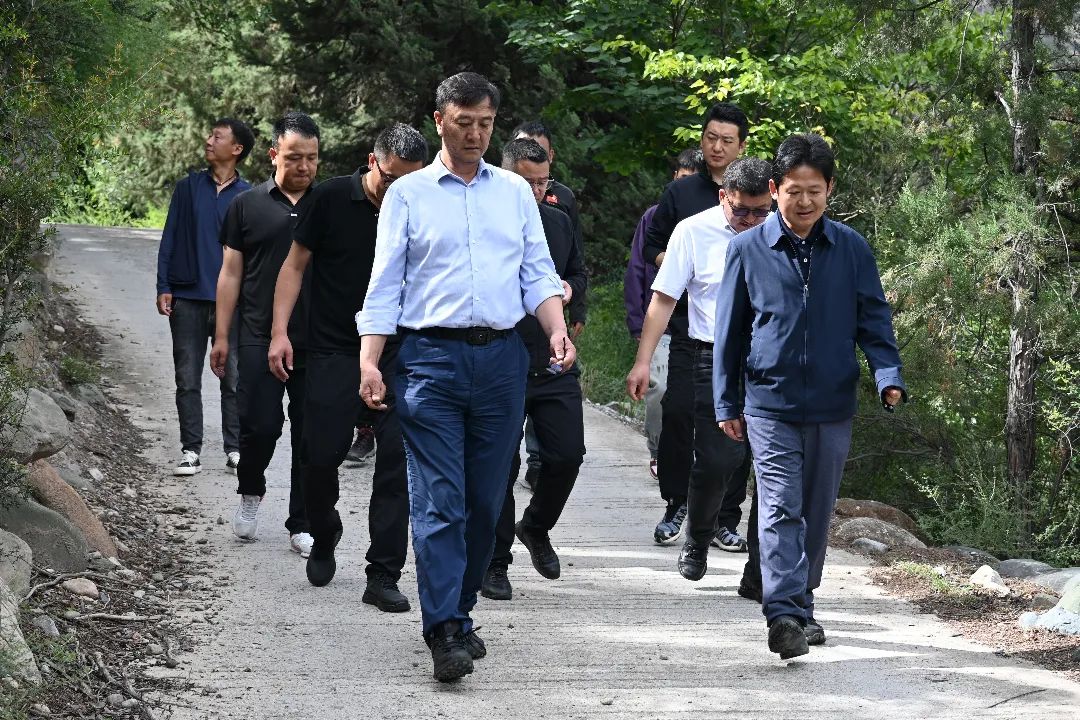 張衛(wèi)東到德欽縣巡林巡河時強調(diào) 要強化生態(tài)保護責(zé)任落實 堅決守護好綠水青山