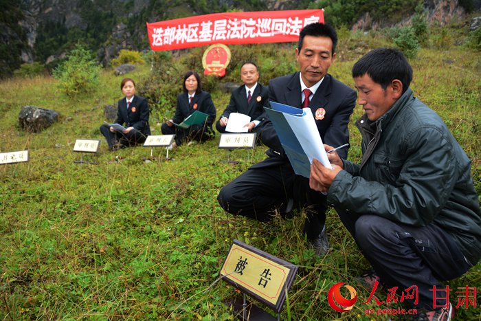 調(diào)解結(jié)束后，被告當(dāng)庭表示接受調(diào)解結(jié)果，簽字服判息訴。